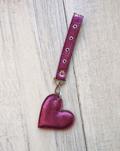 Llavero corazón fucsia brillos 