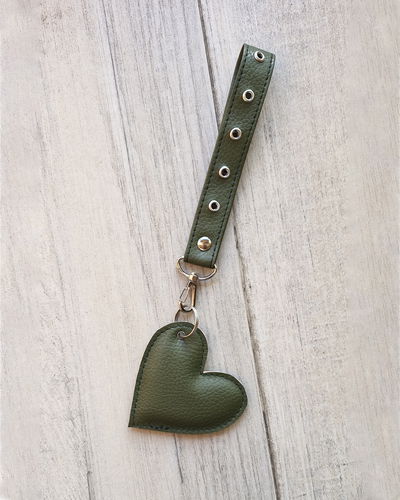 Llavero corazón verde oliva