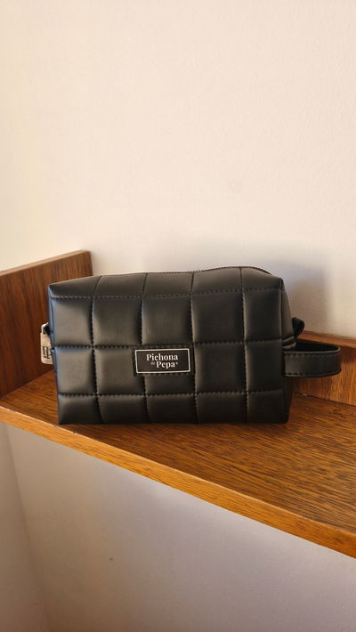 Neceser negro cuadrados - interior impermeable