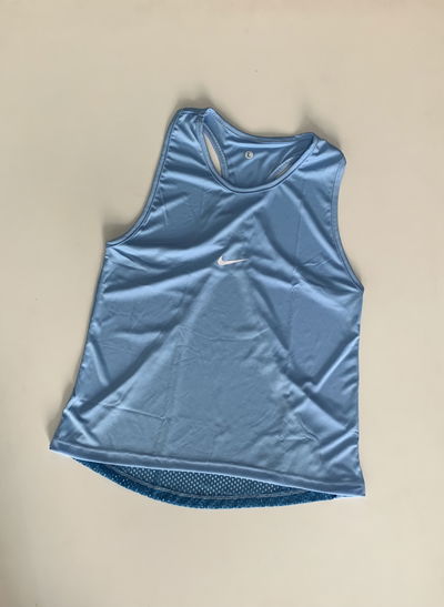 Musculosa red espalda celeste T.3