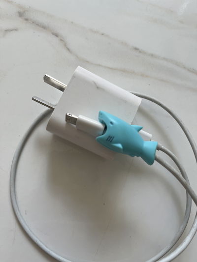 COMECABLE TIBURÓN PARA CARGADOR UNIVERSAL
