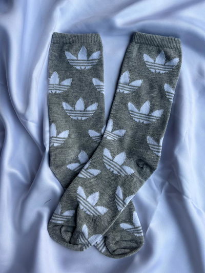 Adidas Gris Logo Blanco