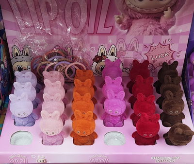 Lip oil Gloss Labubu terciopelo