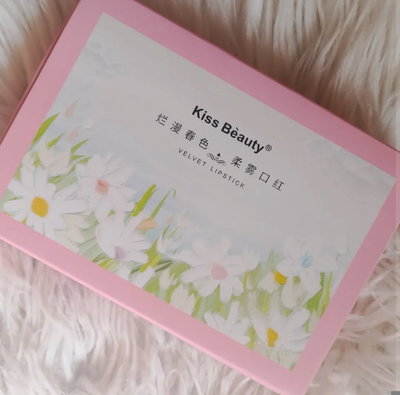 Caja de trio labiales Flowers en barra Matte con labrado