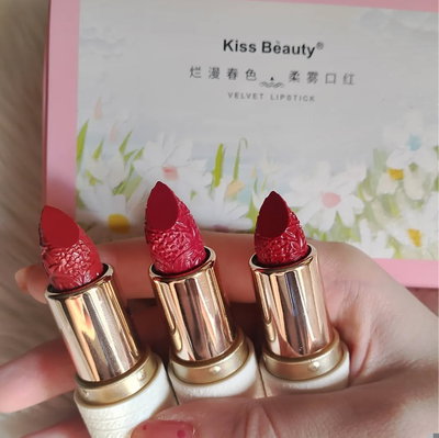 Caja de trio labiales Flowers en barra Matte con labrado