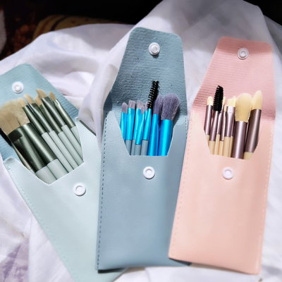 Set Mini brochas en sobre de ecocuero