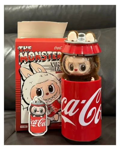 Labubu en Lata de Coca-Cola 