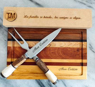 Combo Tabla 20x30 cm con cubiertos Carbono Premium Personalizado
