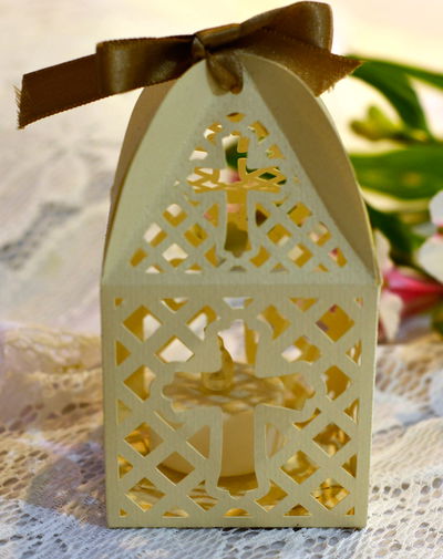 Caja con cinta y tags personalizado modelo 2