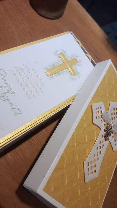 Esquela con perforado inferior y cruz 3d