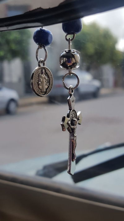 Denario para colgar de auto