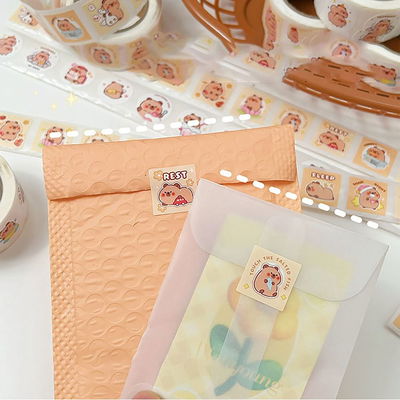 Rollito de stickers capybara