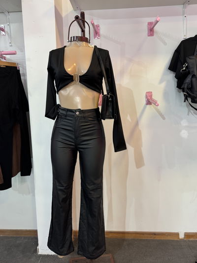 Pantalón wide leg engomado