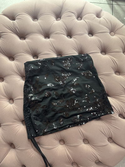 Pollera con detalle brillo tira al costado 