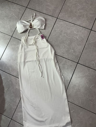 Conjunto Kim blanco doble tela corta en la parte de la pollera