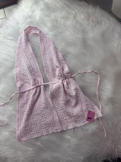 Top rosa se ata en la espalda