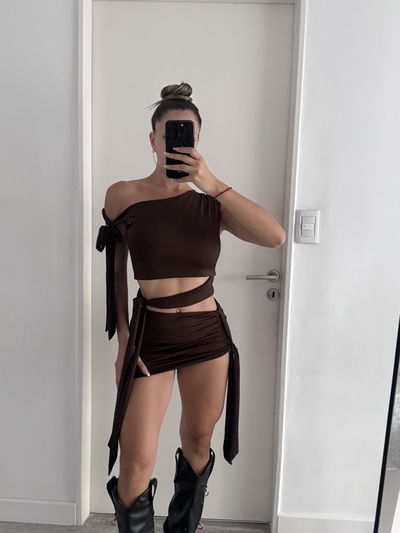 Conjunto de top + mini asimétrico 