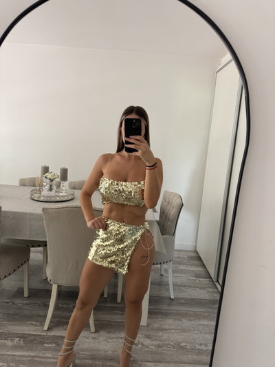 Conjunto de lentejuelas dorado 