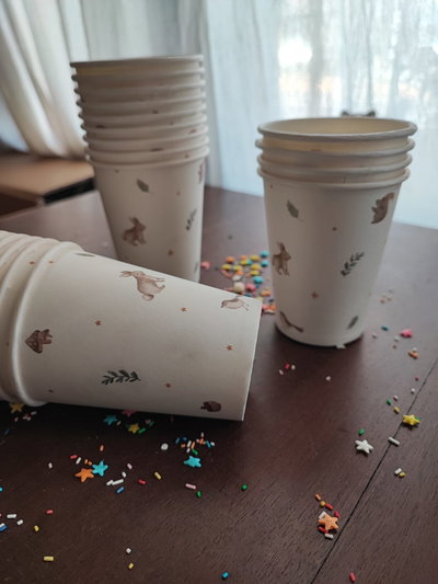 Vasos de polipapel, delicado diseño de bosque.