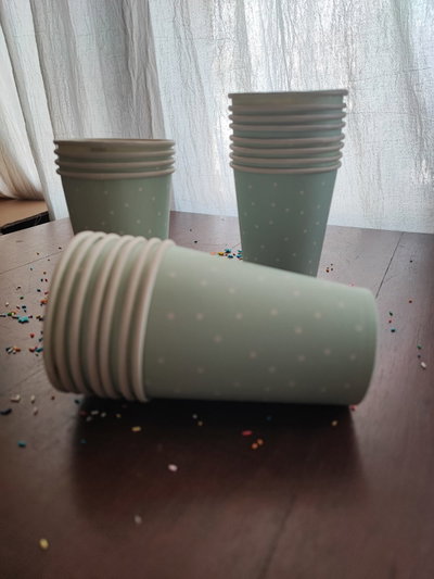 Vaso polipapel verde agua con pintas blancas
