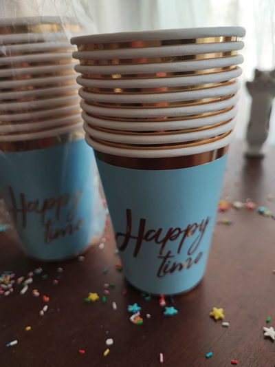 Vaso polipapel celeste con happy time en dorado