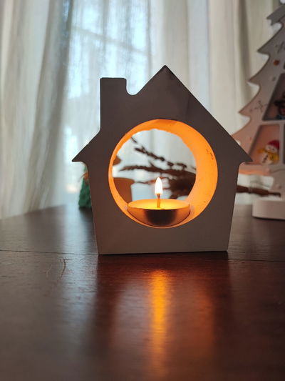 Casita porta vela