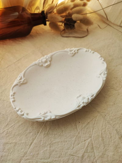 Bandeja oval con relieve