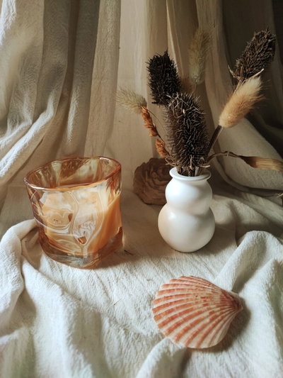 Vela en vaso irregular