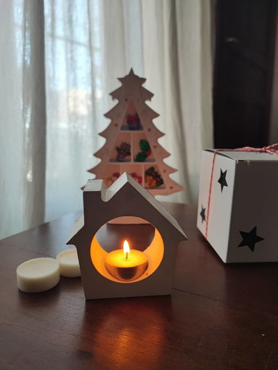Casita porta vela