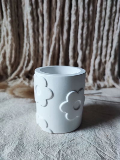 Contenedor alto con relieve