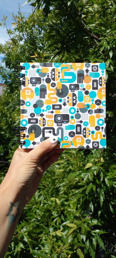 CUADERNO CUADRADO ANILLADO CON HOJAS LISAS TAMAÑO 15 x 15 cm