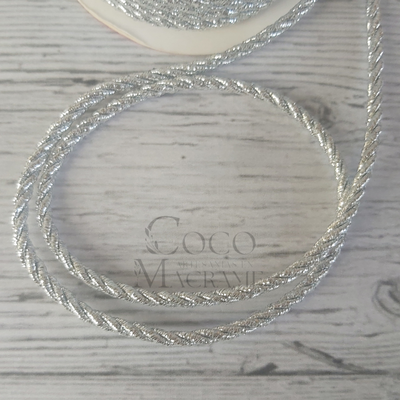 Cordón metalizado 4mm plateado x 1 mt