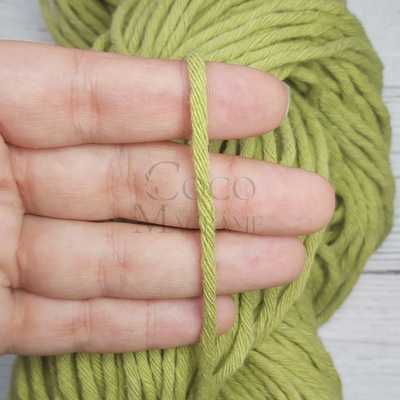 Hilo de algodón 16 hebras Verde Lima - Madeja 150 gr.