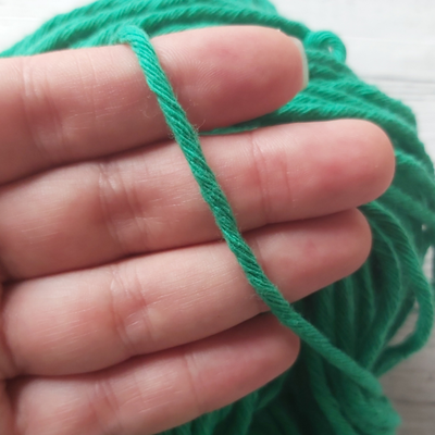 Hilo de algodón 16 hebras Verde Benetton - Madeja 150 gr.