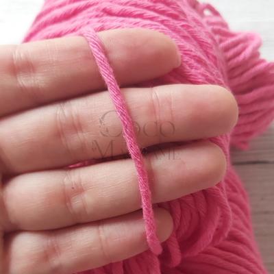 Hilo de algodón 16 hebras Fucsia - Madeja 150 gr.