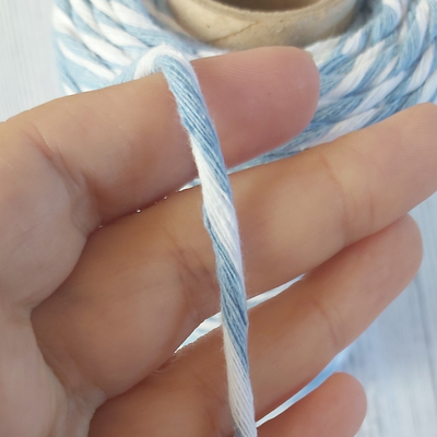 Hilo de algodón 36 h. Celeste y blanco 3mm x unidad 