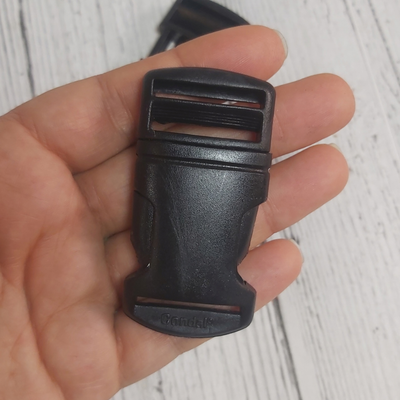 Hebilla Plástica Mochilera Pase 25mm Por Unidad