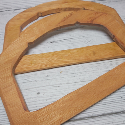 Manija de madera medialuna 18x14cm