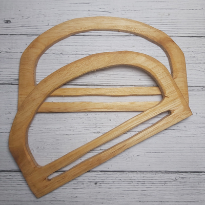 Manija de madera medialuna c/ranura 21x12cm