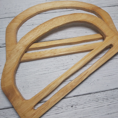 Manija de madera medialuna c/ranura 21x12cm