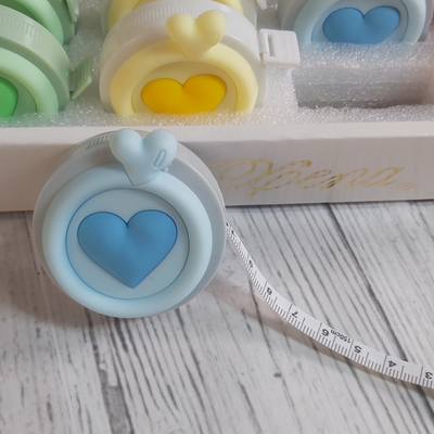 Centímetro Automático Retráctil Con Diseño De Corazón
