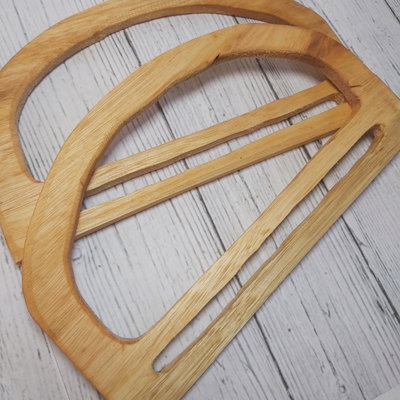 Manija de madera medialuna c/ranura 21x12cm