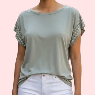 REMERA CON TACHAS EN MANGAS