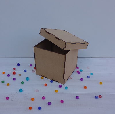 Caja Cubo 7.5 x 7.5 x 7.5 cm. MDF 3 mm, color natural.