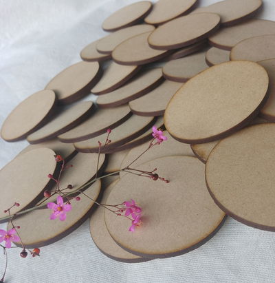 Círculos lisos de 7 cm. Mdf 3 mm, color natural.