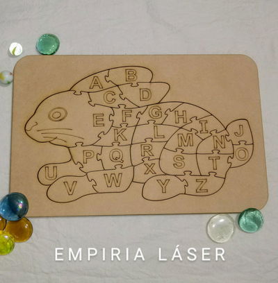 🧩 Puzzle Conejo ABC (29.5 x 19 cm) con base.