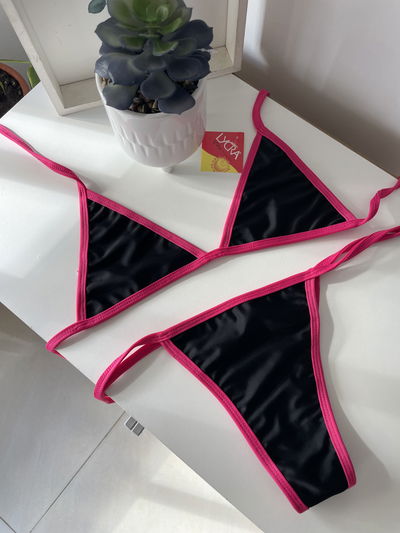 BIKINI ALEXIA NEGRA BORDE FUCSIA