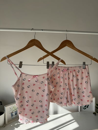 PIJAMA KITTY CORAZONES ROSA