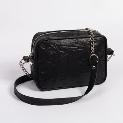 Cartera de cuero arrugado