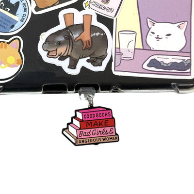 CHARM PUERTO DE CARGA C - KINDLE - BAD GIRLS
